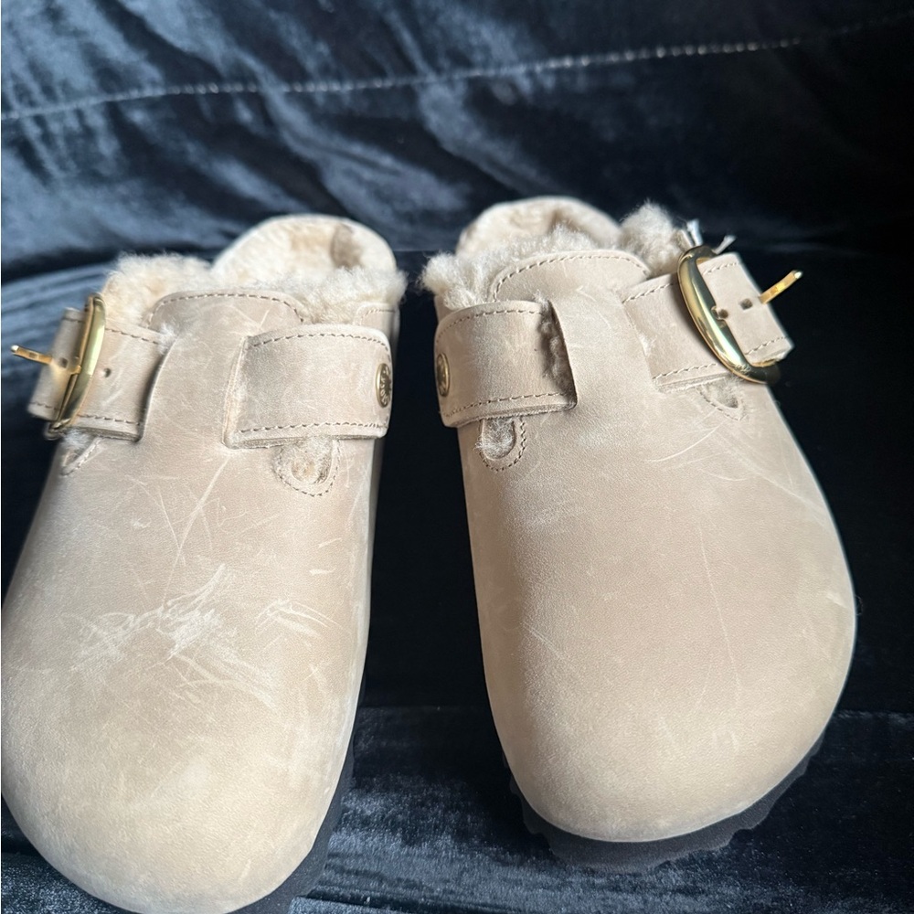 Birkenstock Big Buckle Genuine Shearling
Lined Clog (Women) Size 6 EU37 - Picture 3 of 7